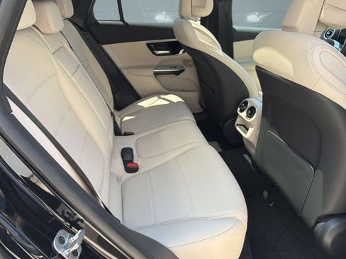 Used 2024 Mercedes-Benz GLC 300 4MATIC image 30