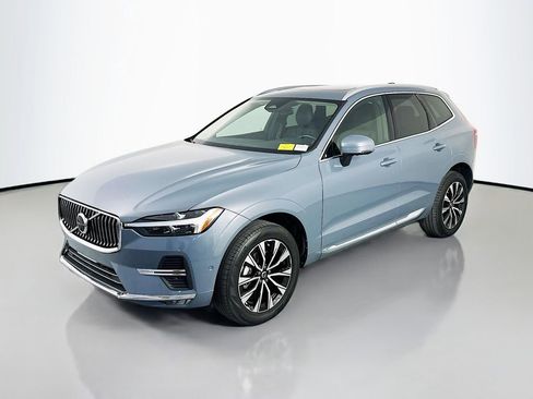 Used 2023 Volvo XC60 B5 Plus FWD image 3