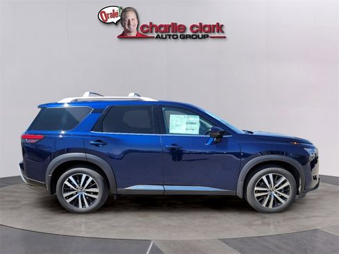 Used 2024 Nissan Pathfinder Platinum w/ Cargo Package image 6