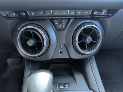 Used 2024 Chevrolet Blazer LT w/ Sound & Technology Package FWD image 19