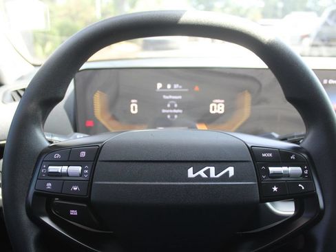 Used 2025 Kia K4 FWD image 24