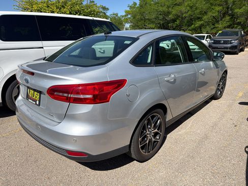 Used 2018 Ford Focus SEL w/ Cold Weather Package FWD image 14