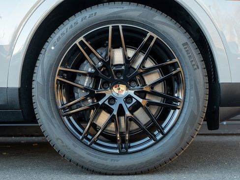 New 2026 Porsche Cayenne image 15