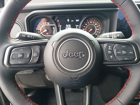 Used 2024 Jeep Gladiator Rubicon w/ Convenience Group image 13