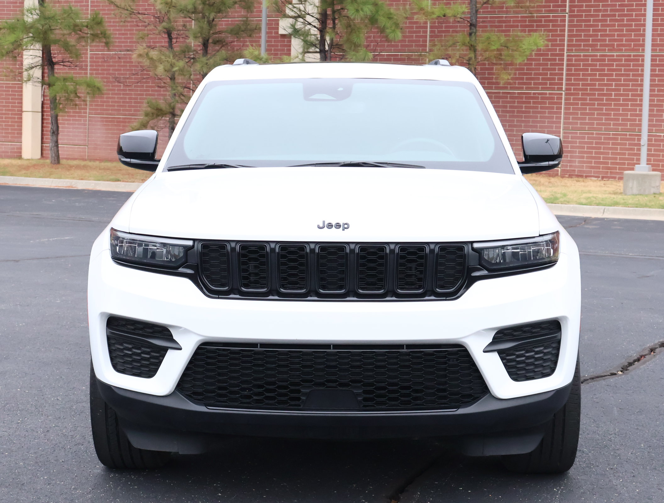 Used 2023 Jeep Grand Cherokee Altitude AWD/4WD image 30