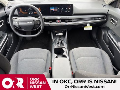 Used 2025 Kia K4 LXS image 17