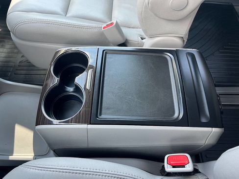 Used 2018 Toyota Sienna XLE Premium image 13