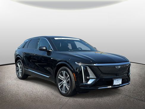 Certified 2024 Cadillac Lyriq Luxury AWD/4WD image 5
