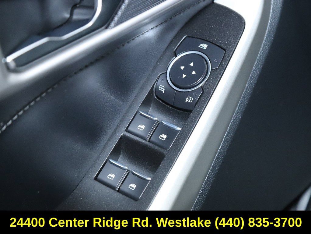 Used 2022 Ford Explorer XLT AWD/4WD image 16