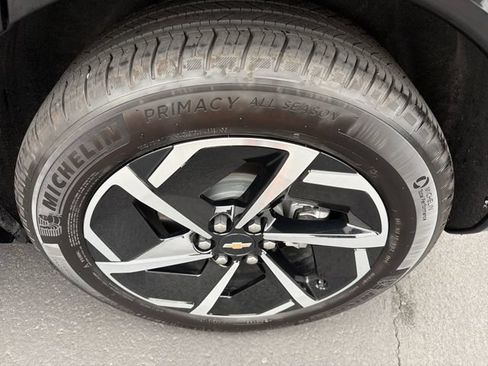 Certified 2025 Chevrolet Equinox EV LT FWD image 22