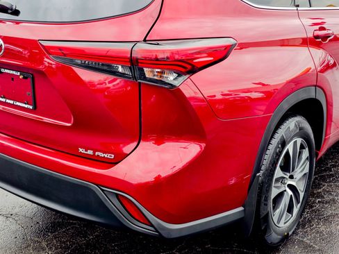 Used 2022 Toyota Highlander XLE image 19