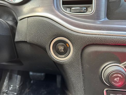 Used 2015 Dodge Charger SE w/ Sport Appearance Group image 28