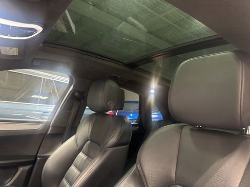 Used 2020 Porsche Macan Turbo image 8