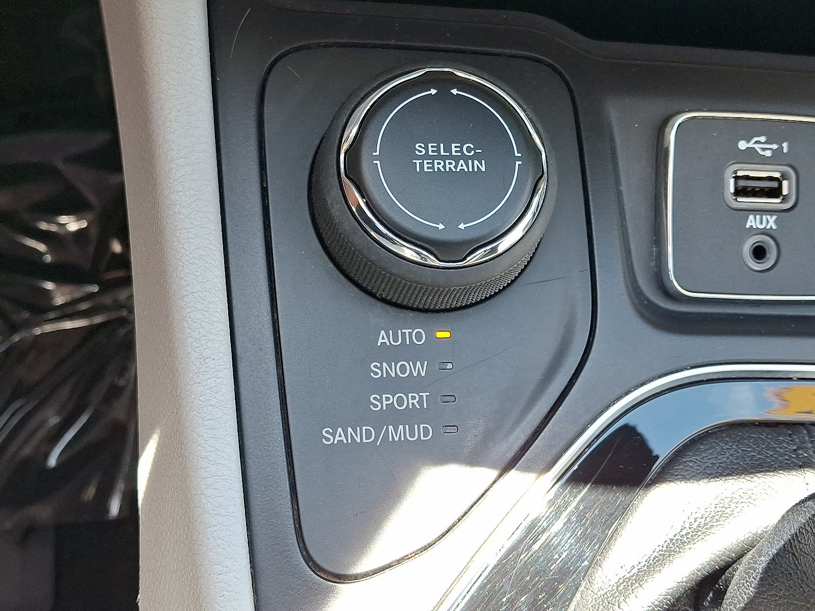Used 2020 Jeep Cherokee Limited AWD/4WD image 23