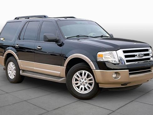 Used 2014 Ford Expedition XLT w/ Equipment Group 202A RWD image 4