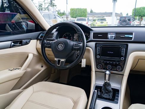 Used 2014 Volkswagen Passat TDI SE FWD image 25