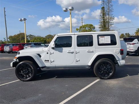 Used 2022 Jeep Wrangler Unlimited Sahara image 9