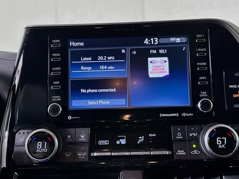 Used 2022 Toyota Highlander XLE FWD image 24