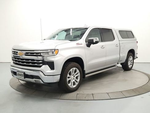 Used 2022 Chevrolet Silverado 1500 LTZ w/ LTZ Convenience Package II AWD/4WD image 3