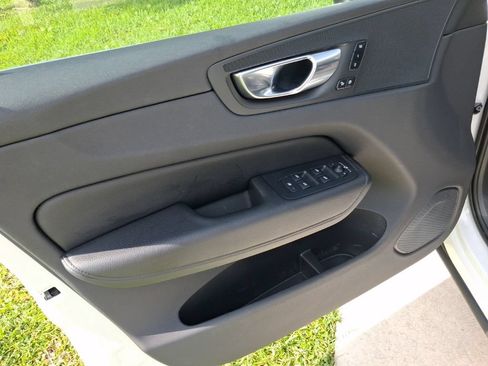 Used 2022 Volvo XC60 B5 Momentum w/ Protection Package Premier FWD image 15