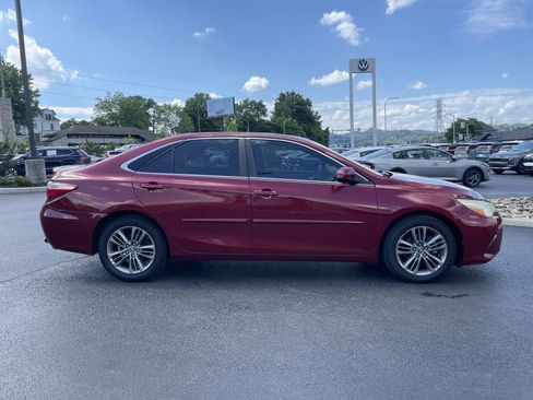 Used 2015 Toyota Camry SE FWD image 4