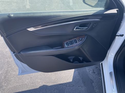 Used 2014 Chevrolet Impala LT w/ Convenience Package FWD image 11