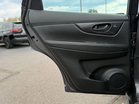 Used 2019 Nissan Rogue S image 14