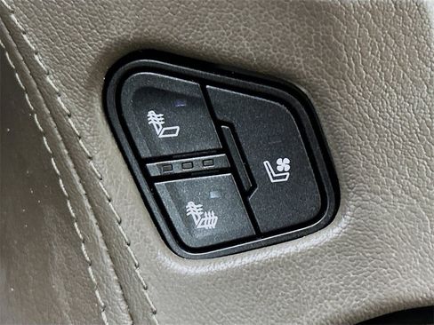 Used 2018 GMC Yukon Denali w/ Denali Ultimate Package image 24