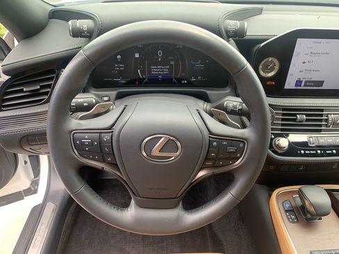 Used 2024 Lexus LS 500 RWD image 18
