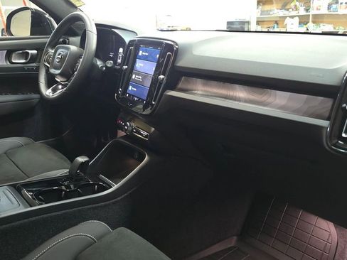 Certified 2023 Volvo XC40 Recharge Ultimate image 11