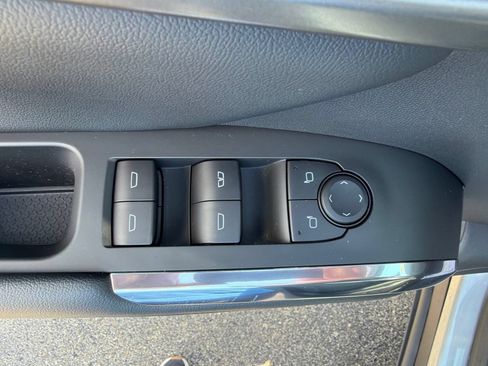Used 2025 Chevrolet Traverse LT w/ Sun and Wheel Package FWD image 12