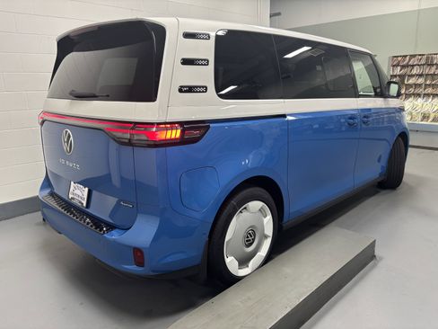 New 2025 Volkswagen ID. Buzz 1st Edition image 8