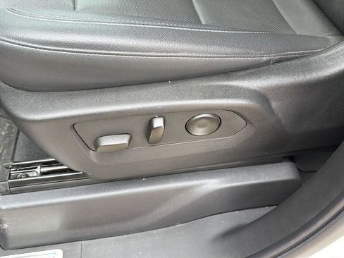 Used 2022 Chevrolet Silverado 1500 LTZ w/ LTZ Premium Package AWD/4WD image 18