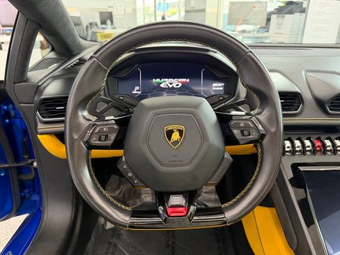 Used 2022 Lamborghini Huracan EVO RWD image 13
