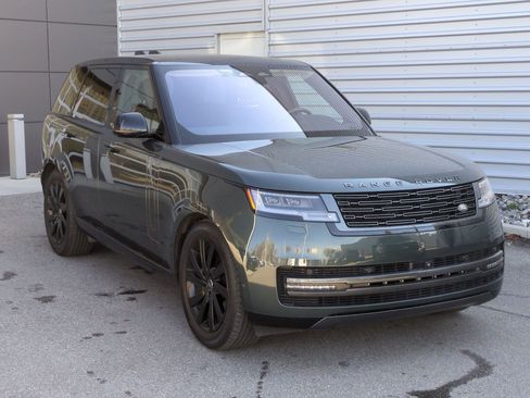 Used 2023 Land Rover Range Rover SE AWD/4WD image 3