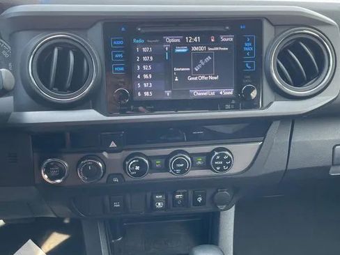 Used 2018 Toyota Tacoma TRD Off-Road image 14