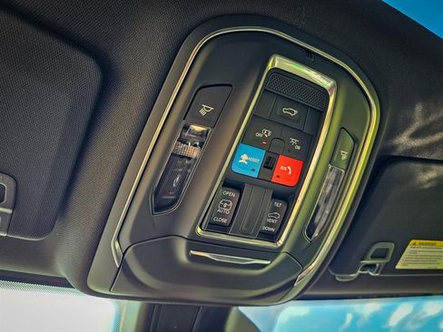 New 2025 Jeep Grand Cherokee L Altitude image 32