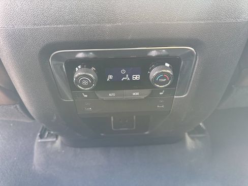 Used 2025 Chevrolet Suburban High Country AWD/4WD image 37