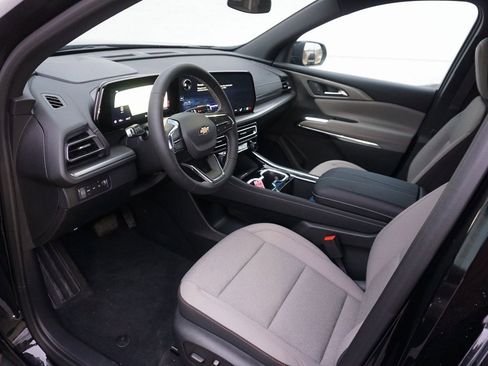 Used 2025 Chevrolet Traverse LT w/ LPO, Floor Liner Package image 9