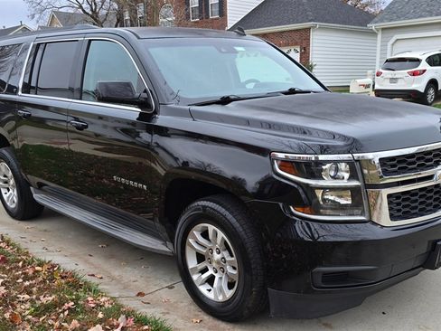 Used 2015 Chevrolet Suburban LT image 11