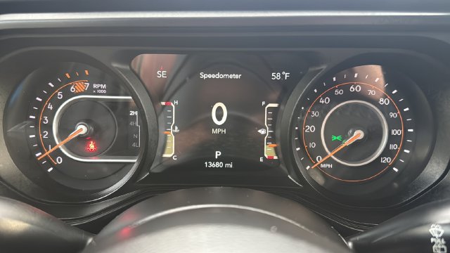 Used 2025 Jeep Wrangler Unlimited Rubicon w/ Convenience Group AWD/4WD image 12