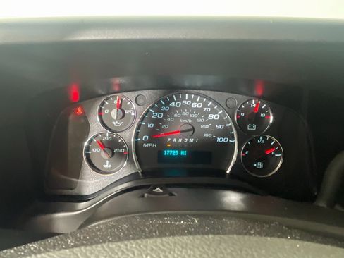 Used 2023 GMC Savana 2500 w/ Driver Convenience Package image 18