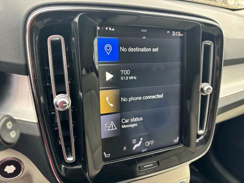 Used 2019 Volvo XC40 T5 Momentum image 25