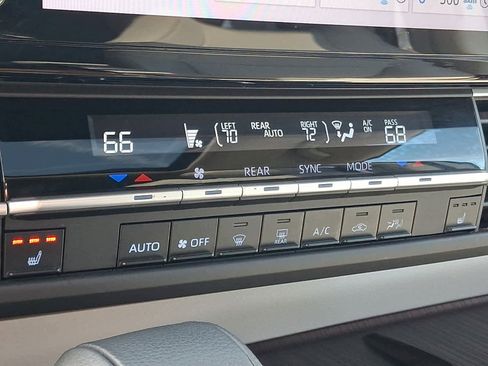 Certified 2023 Toyota Sienna XLE AWD/4WD image 19