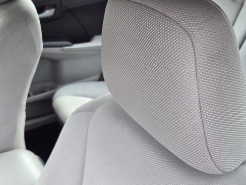Used 2014 Toyota Camry LE FWD image 12