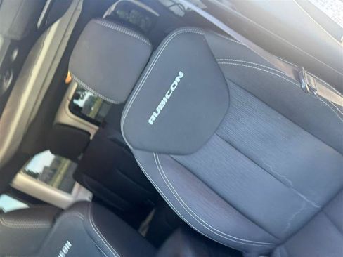 Used 2018 Jeep Wrangler Unlimited Rubicon w/ Connectivity Group AWD/4WD image 15