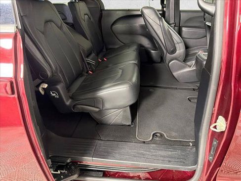 Used 2019 Chrysler Pacifica Touring-L FWD image 14