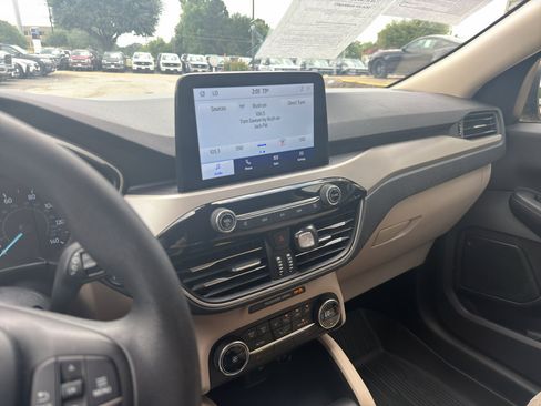 Used 2020 Ford Escape SE FWD image 10