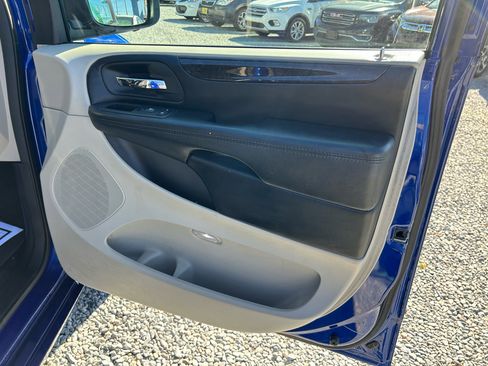 Used 2019 Dodge Grand Caravan SE w/ UConnect Hands-Free Group image 15