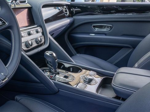 New 2025 Bentley Bentayga image 15
